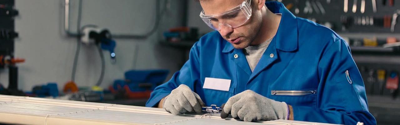 Reparación de una persiana atascada en Alcalá de Henares